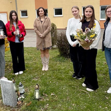 Oddali hołd ofiarom Zbrodni Katyńskiej. Kwiaty i znicz pod dębem pamięci
