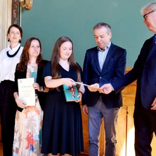 Pożegnanie absolwentów w nakielskim liceum. Wyróżniono najlepszych uczniów