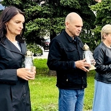 Zapłonęły znicze pamięci. Delegacje przy pomnikach w Szubinie