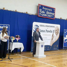 Zabrzmiał pierwszy dzwonek. Radosne powitanie