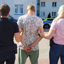 Plantacja marihuany zlikwidowana. Policjanci zatrzymali dwóch mężczyzn