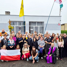 Z uśmiechem i modlitwą na ustach. Pielgrzymka do Kcyni