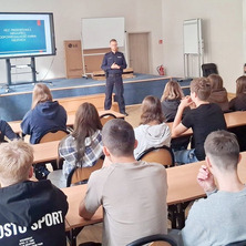 Rozmowy policjantów z uczniami. O hejcie i  demoralizacji