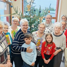 Świąteczna paczka dla seniora. Wyraz życzliwości i empatii