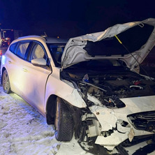 Poważne utrudnienia na drodze. Zderzenie dwóch osobówek